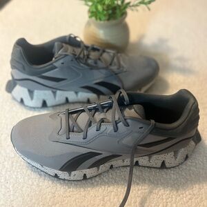 Reebok Men's Gray and Black Athletic Shoes